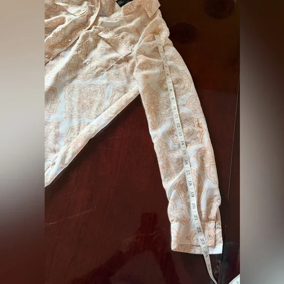 White House Black Market Women's beige & peach blouse size 10 - Picture 4 of 9